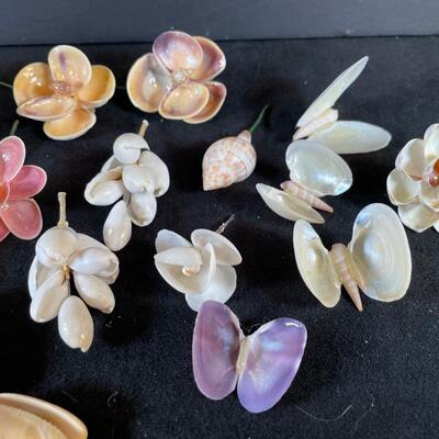 Lot 118. Shell Flowers