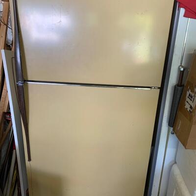 Vintage GE Refridgerator Freezer Works Great