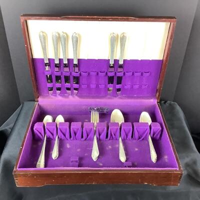 5130 Royal Crest Sterling 32 pc Flatware Set with Box