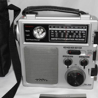 FR 300 crank AM./FM emergency radio