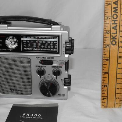 FR 300 crank AM./FM emergency radio