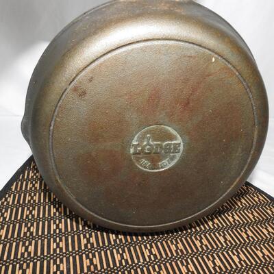 Lodge cast iron pan