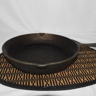 Lodge cast iron pan