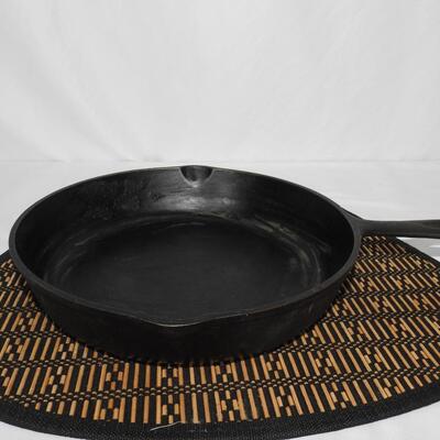 Cast iron pan