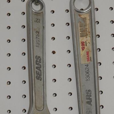 Two large crescent wenches