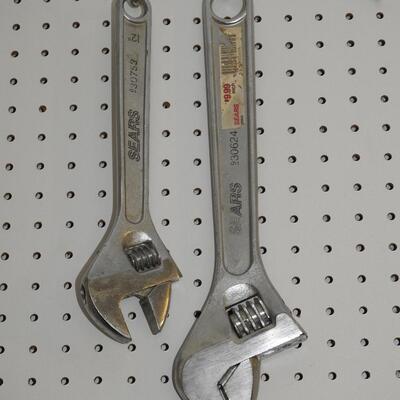 Two large crescent wenches