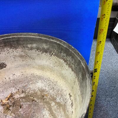 Cast iron tub