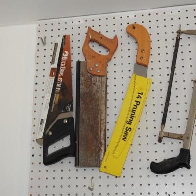 Grouping of saws