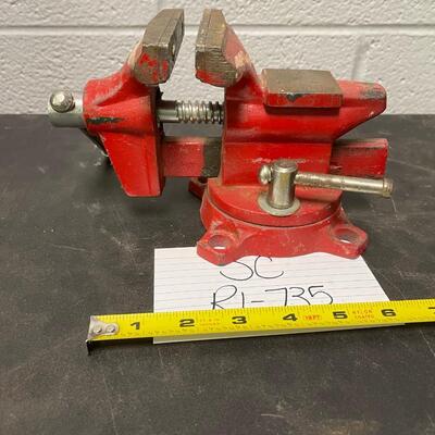 Swivel bench vise