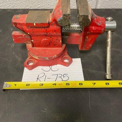 Swivel bench vise