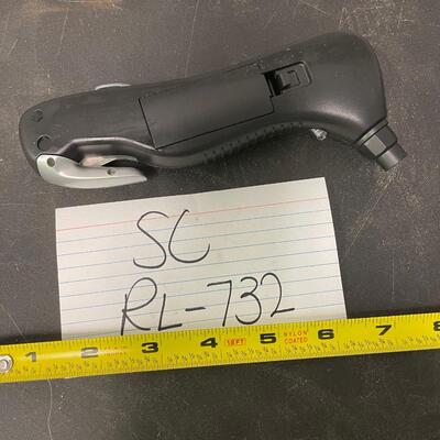Flashlight tire gauge