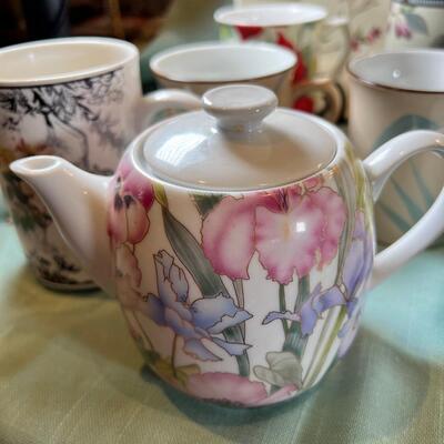 New in gift Box Mikasa Floral cake Plate and server.
