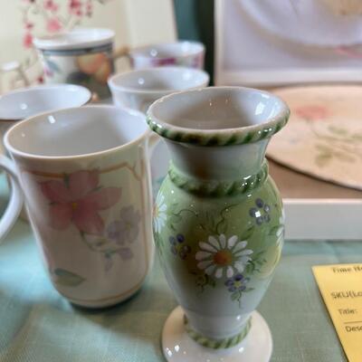 New in gift Box Mikasa Floral cake Plate and server.