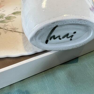 New in gift Box Mikasa Floral cake Plate and server.