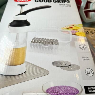New baking, cookie molds ,  cake decorating. Pie baking, Cheese Cake pan