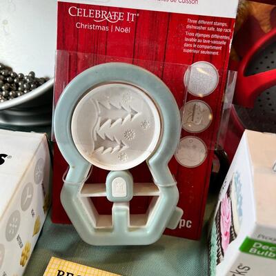 New baking, cookie molds ,  cake decorating. Pie baking, Cheese Cake pan