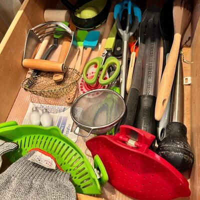 2 Drawers, silicon mini spatulas, graters, kitchen tools