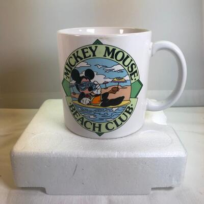 5 Walt Disney, Sea World Mickey Mouse Coffee mugs New without boxes