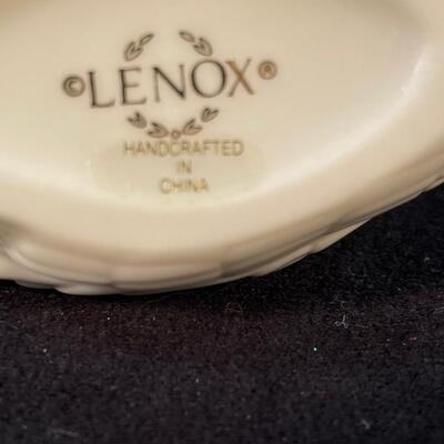 Lot 199  Pair of Lenox Swans