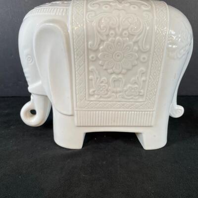 Lot 205. White Elephant & Laurel Burch Tote