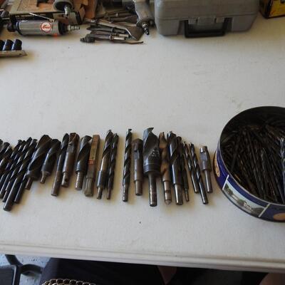 Grouping of drill bits