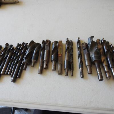 Grouping of drill bits