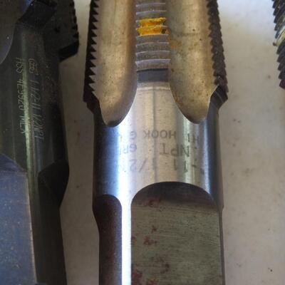 Grouping of  bottom hole taps