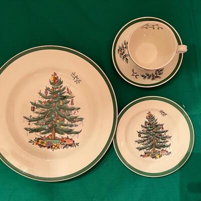 SPODE 🎄 ‘Christmas  Tree’ china dishes  (made in England)