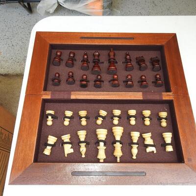 Wood chess set