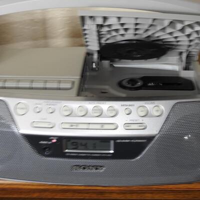 Sony am fm radio ,cd and cassette corder