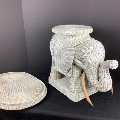 5145 Vintage Wicker Elephant Plant Stand Side Table