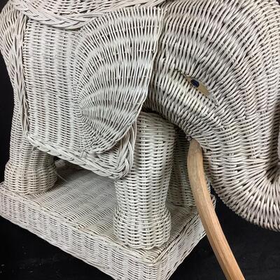 5145 Vintage Wicker Elephant Plant Stand Side Table