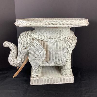 5145 Vintage Wicker Elephant Plant Stand Side Table