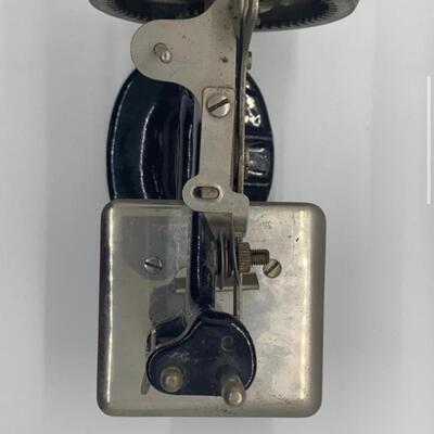 Vintage Singer Sewing ðŸª¡ ðŸ§µ Machine Miniature / Toy 7â€ wide