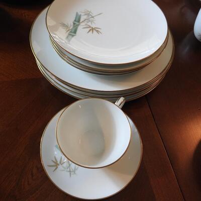 Noritaki oriental  China setting for 12
