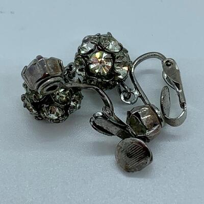 LOT 5R: Vintage Faux Gemstone Clip Earring.