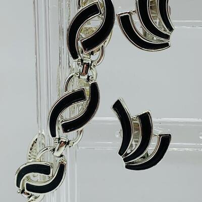 LOT 6R: Sarah Coventry Black/Silver Link Necklace &  Matching Clip Earrings