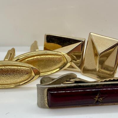 LOT 15R: Men's Collection: Cufflinks, Tie Bar & Clip