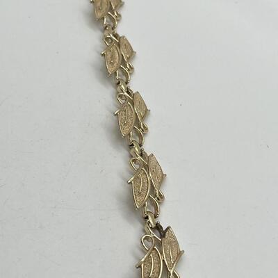 LOT 33: Vintage Sarah Coventry Jewelry Set - Bracelet, Earrings, Pins