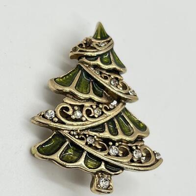 LOT 41: Holiday Jewelry - Four Brooches & Wreath Pendant