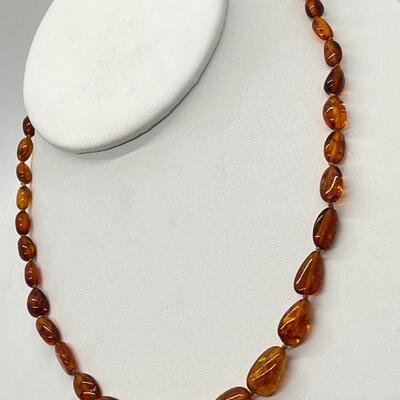LOT 46: Amber Necklace (19