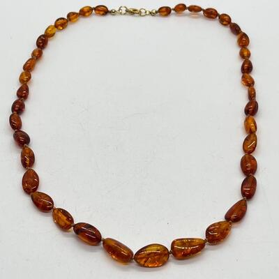 LOT 46: Amber Necklace (19