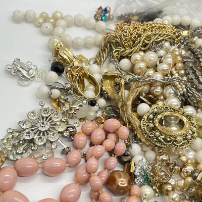 LOT 48: Crafter's Lot, or Jewelry for Repair - Necklaces, Bracelets, Rings, Brooches & More