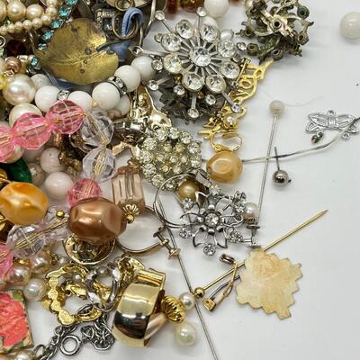 LOT 48: Crafter's Lot, or Jewelry for Repair - Necklaces, Bracelets, Rings, Brooches & More