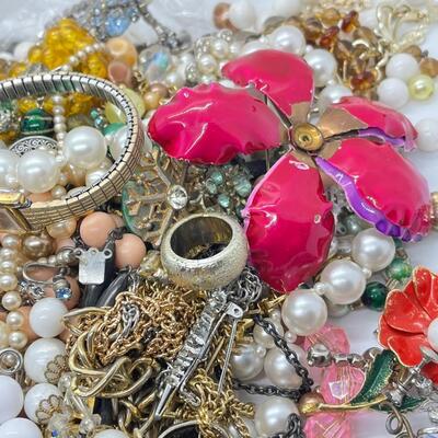 LOT 48: Crafter's Lot, or Jewelry for Repair - Necklaces, Bracelets, Rings, Brooches & More