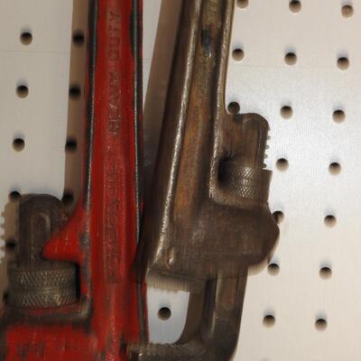 Set of pipe wrenches