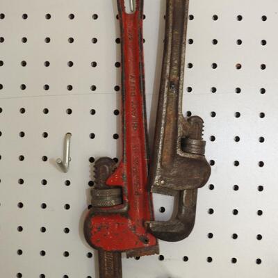 Set of pipe wrenches