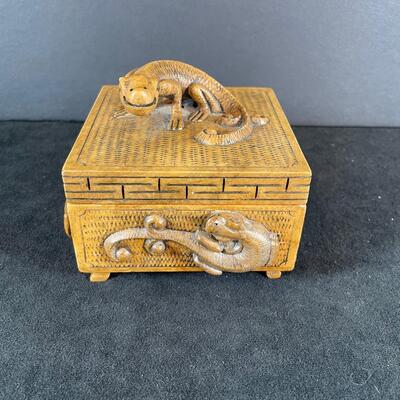 Lot 227Vintage Soapstone Box with Lizard