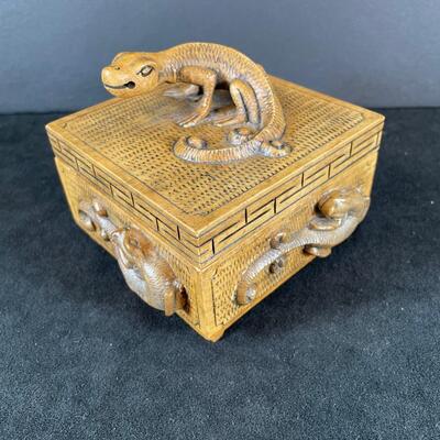Lot 227Vintage Soapstone Box with Lizard