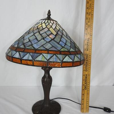 Tiffany style table lamp
